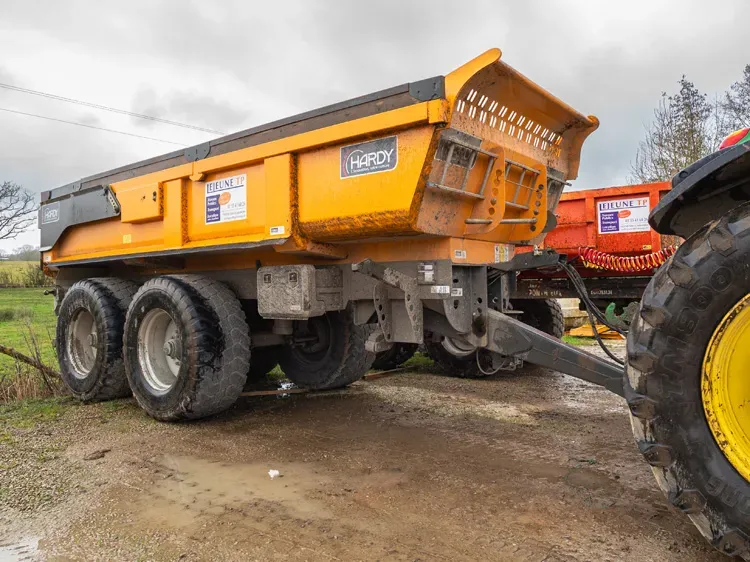 Location matériel avec chauffeur à Sainte-Colombe